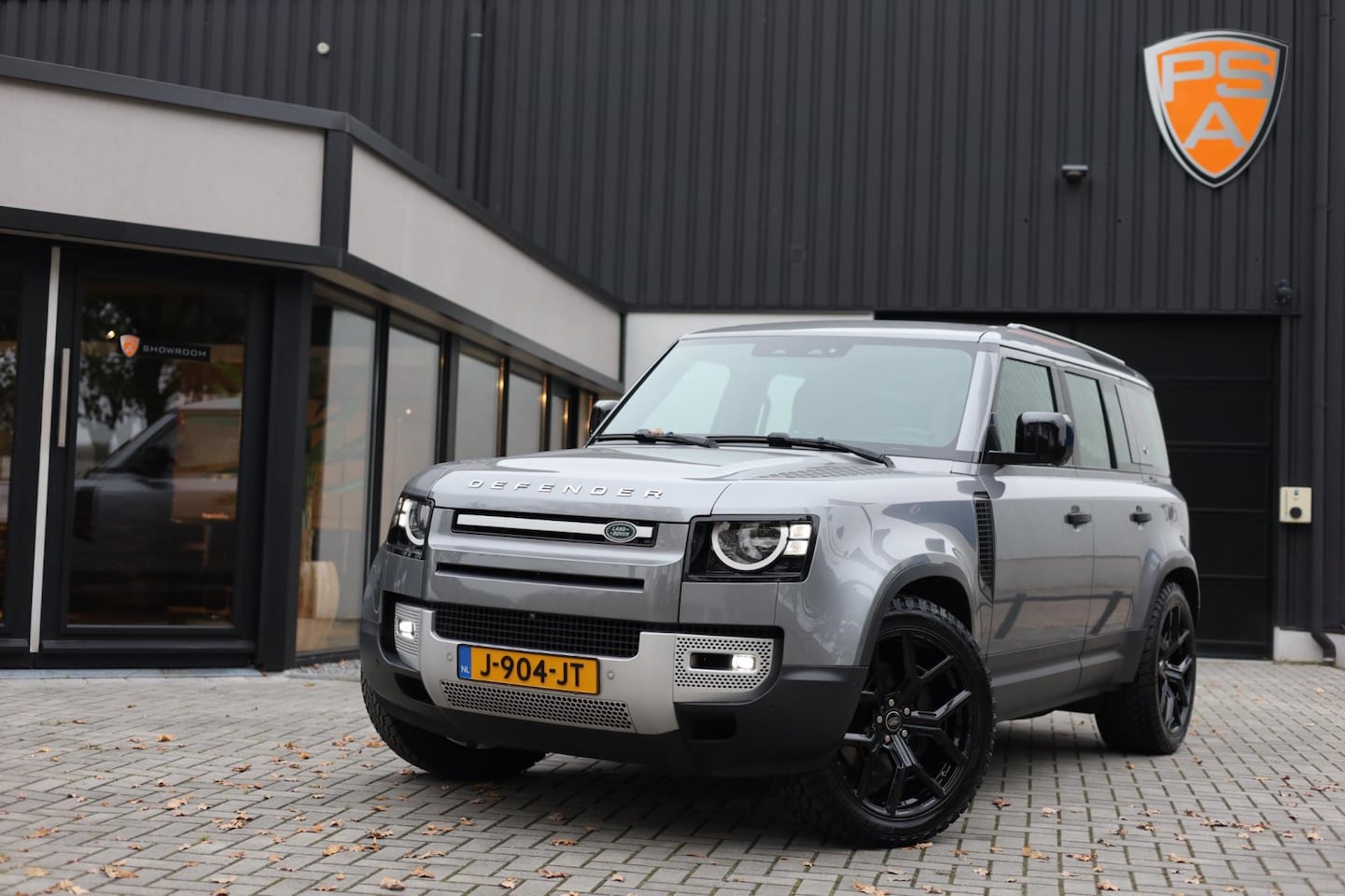 Land Rover Defender 110 - P400 SE 7-Persoons | Pano | Trekhaak | Luchtvering | 22"LMV - AutoWereld.nl