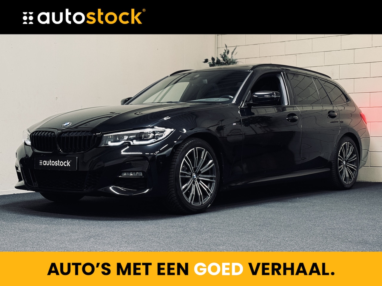 BMW 3-serie Touring - 320i M-Sport Shadowline | Panorama | Leder | Camera - AutoWereld.nl