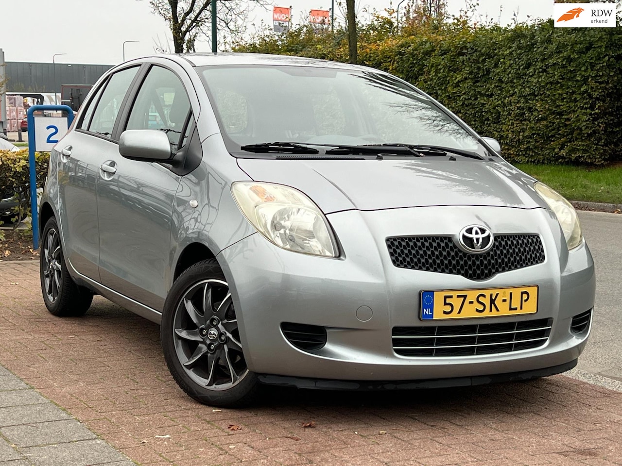 Toyota Yaris - 1.3 VVTi Sol | 5 deurs | Airco| betrouwbaar! - AutoWereld.nl