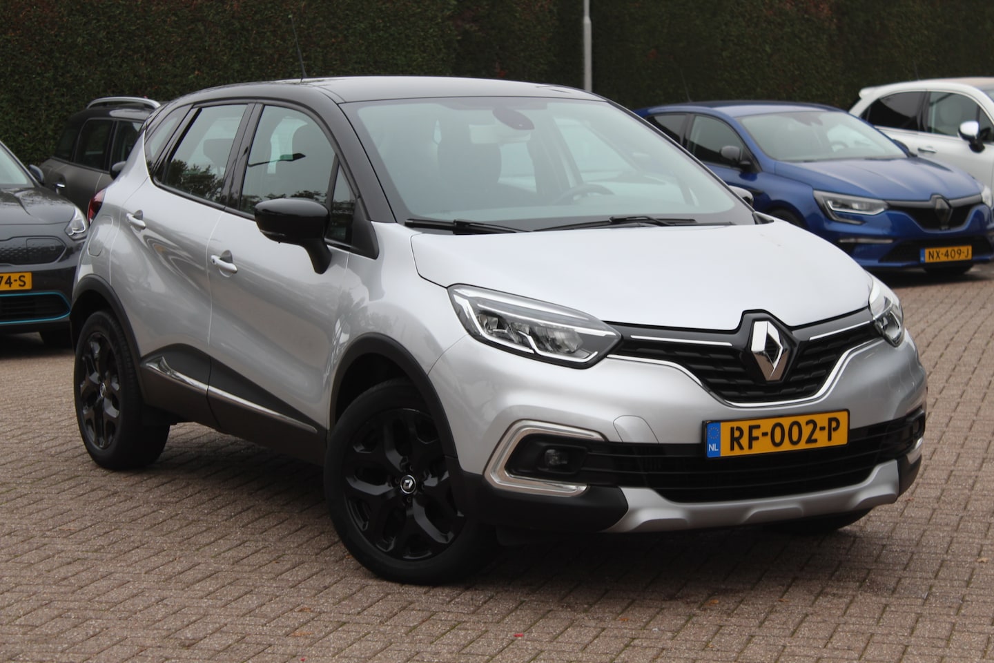 Renault Captur - 0.9 TCe Intens / Trekhaak / Navigatie / Parkeerhulp achter / 17'' / Keyless / DAB / Armste - AutoWereld.nl