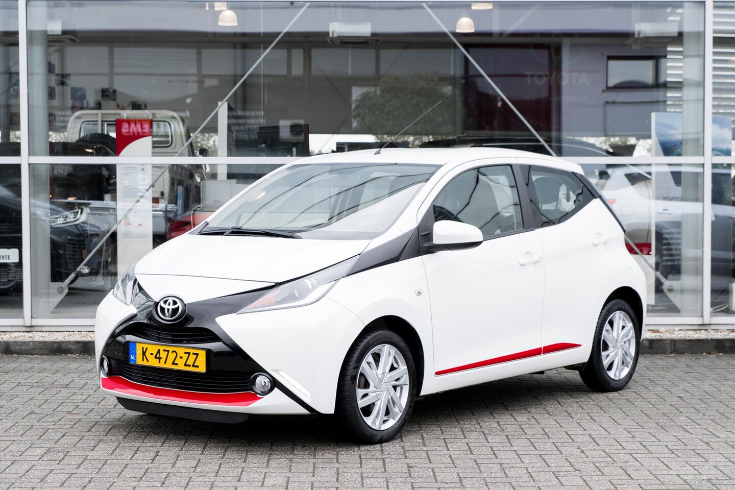 Toyota Aygo - 1.0 VVT-i 69pk 5D x-play | Dlr. Ondh. - AutoWereld.nl