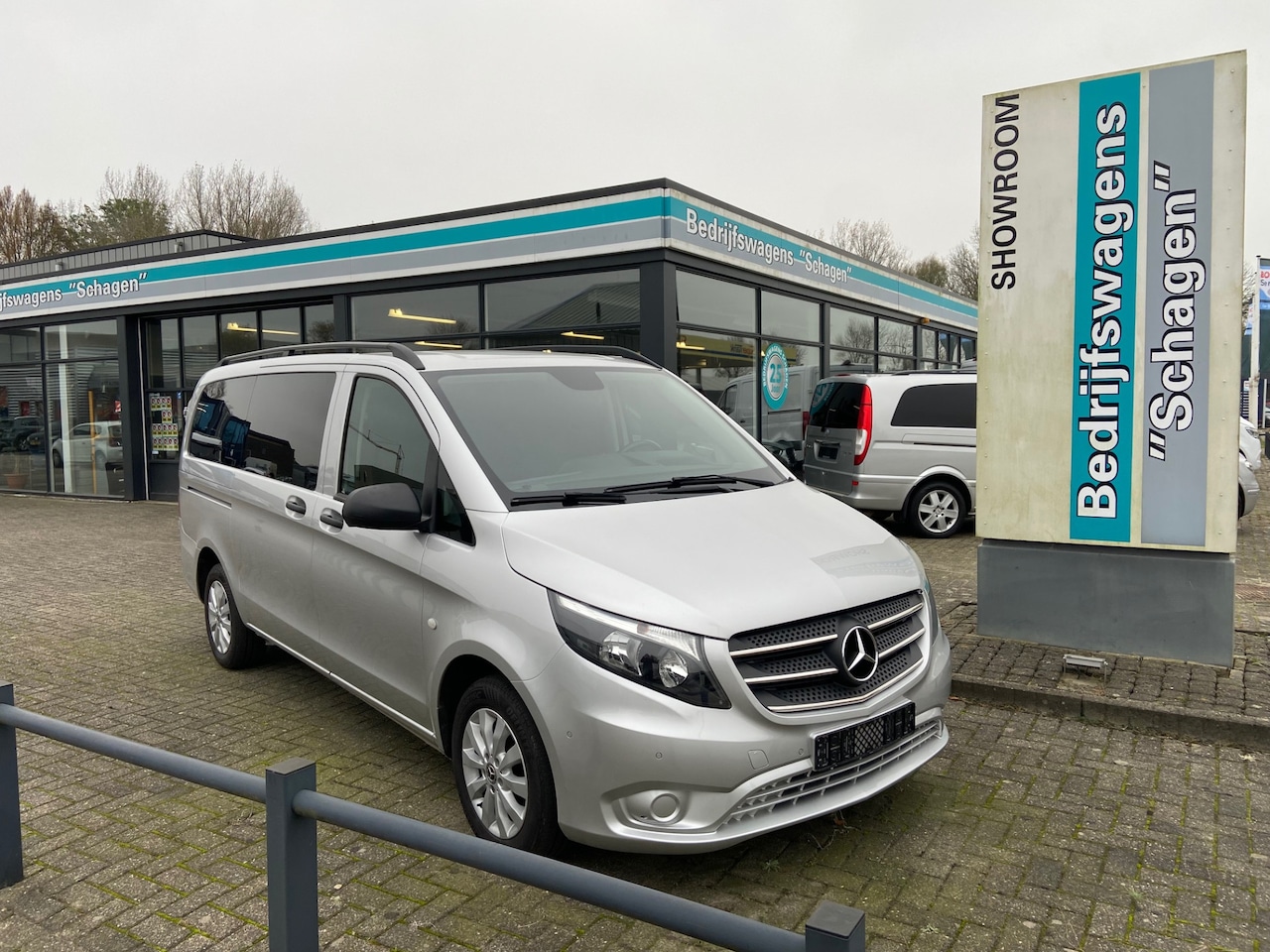 Mercedes-Benz Vito - 114 CDI Euro 6 | L2 DC Luxe | Automaat | Trekhaak 2500KG | Deuren achter | Camera - AutoWereld.nl