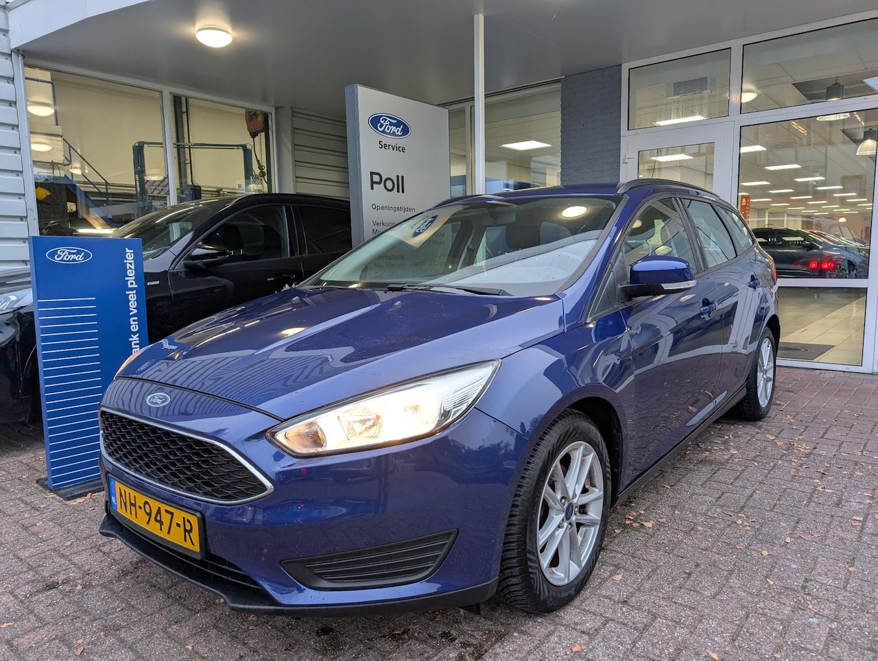 Ford Focus Wagon - 1.0 EcoBoost Trend Navi Cruise Apple Car play Parkeersensoren 16" LM velgen met All Season - AutoWereld.nl