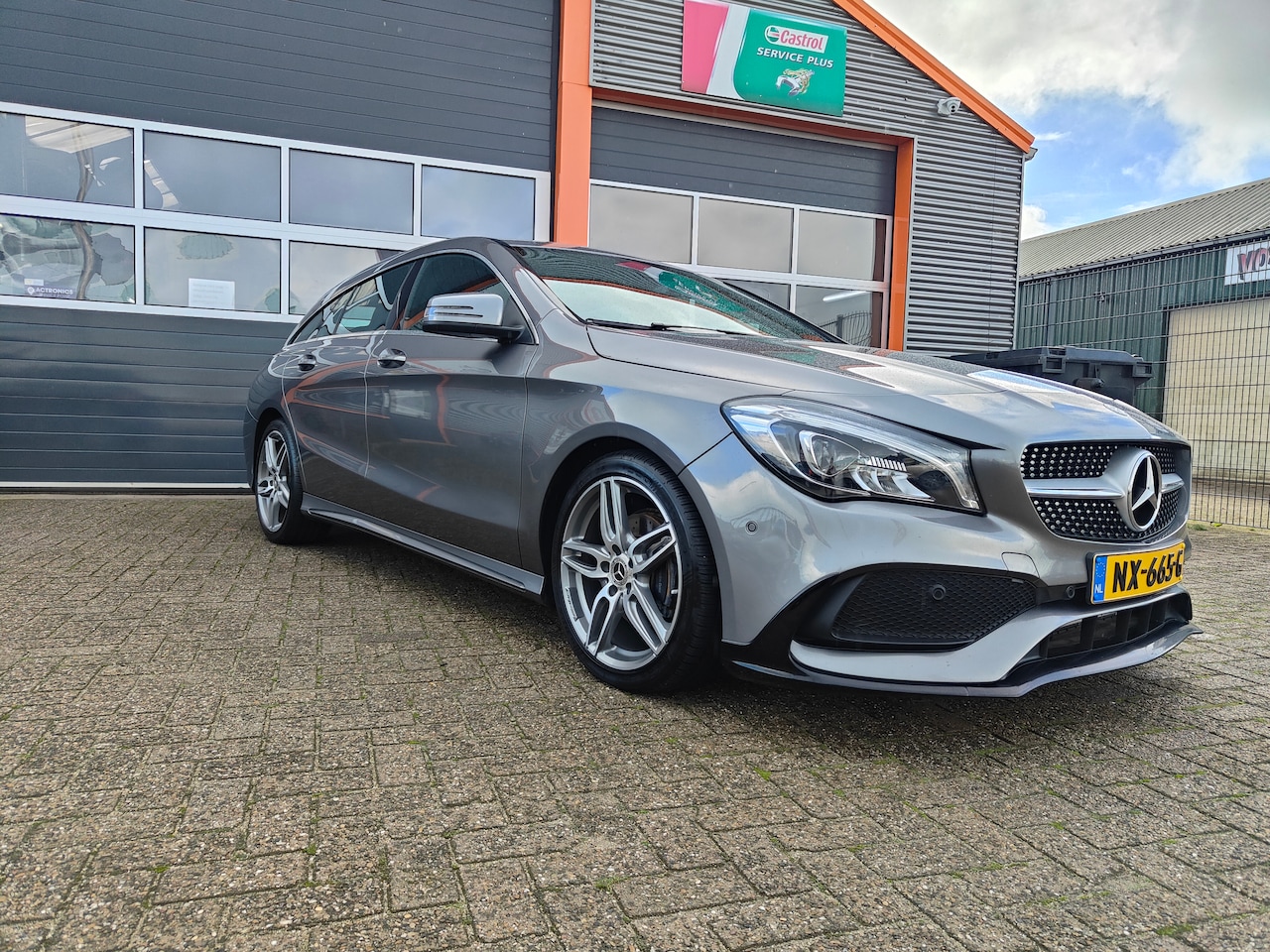 Mercedes-Benz CLA-klasse Shooting Brake - 180 Business Solution AMG 7G-DCT 2017 Grijs origineel Nederlandse auto - AutoWereld.nl