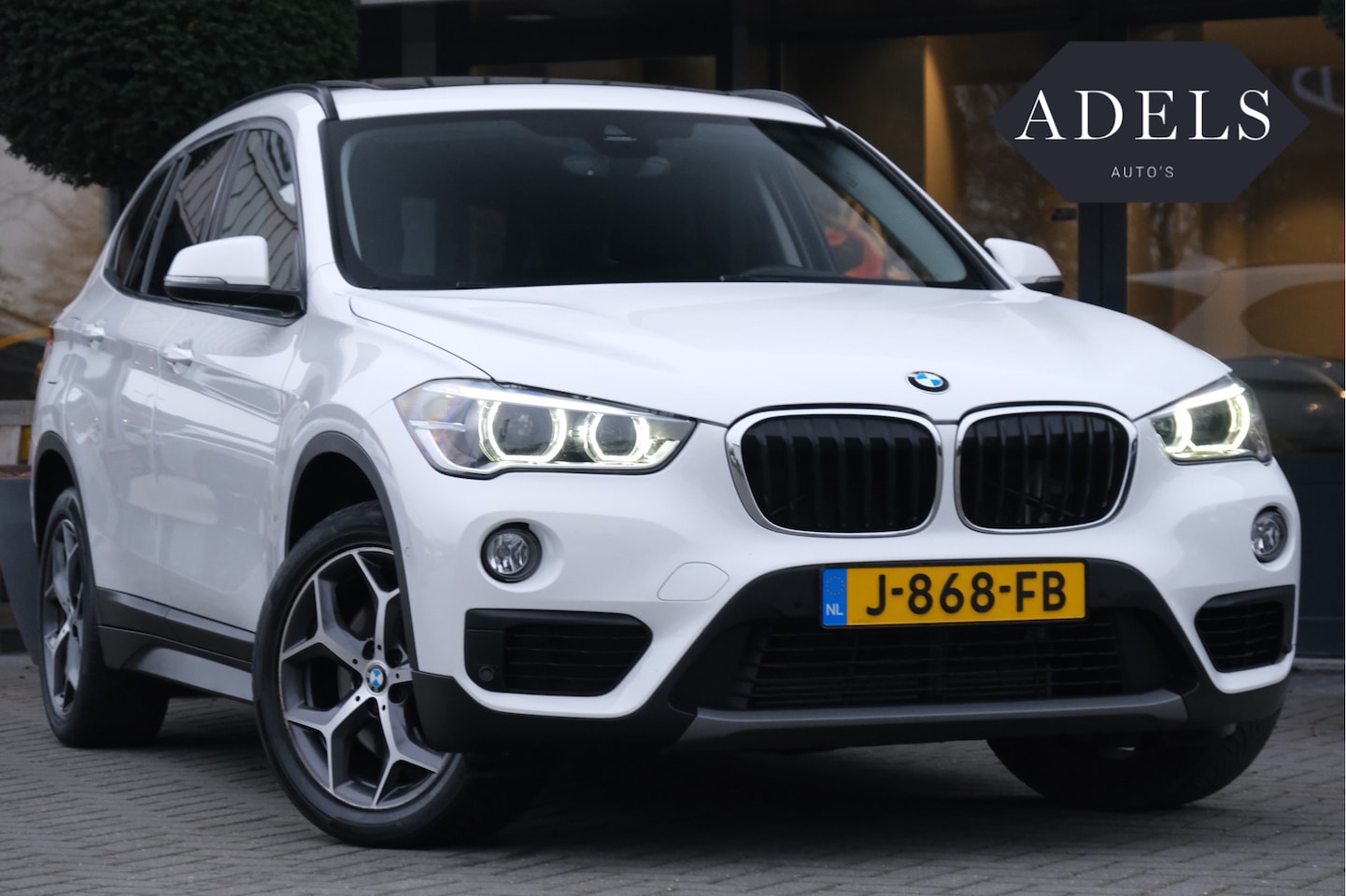 BMW X1 - sDrive20i High Executive Panodak Navi Trekhaak Camera - AutoWereld.nl