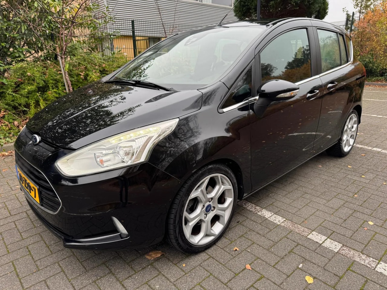 Ford B-Max - 1.0 EcoBoost Titanium / LED / PDC / Leder / Trekhaak - AutoWereld.nl