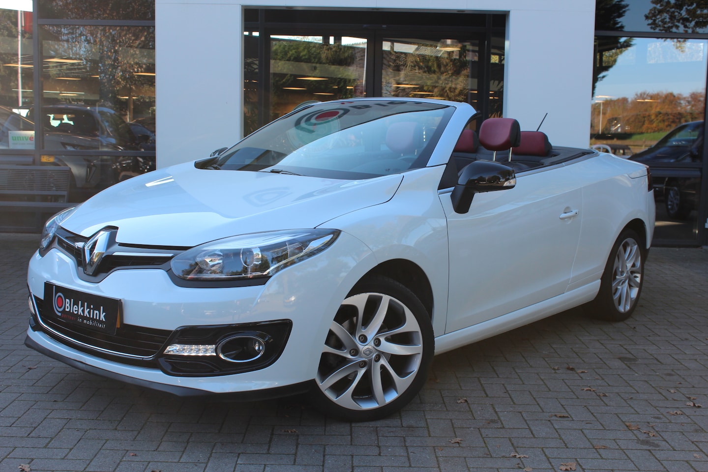 Renault Mégane coupé cabriolet - 2.0 Privilège 140 pk Automaat Automaat, Leder interieur, 18"LMV, Navigatie, Clima - AutoWereld.nl