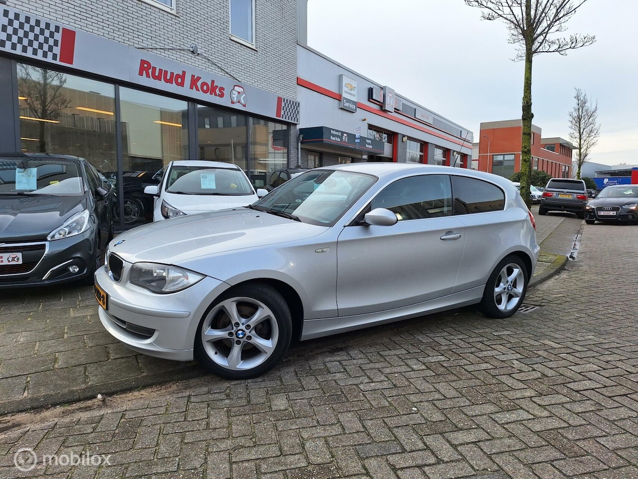 BMW 1-serie - 118i BUSINESS LINE / Climate Control / Parkeersensoren / - AutoWereld.nl