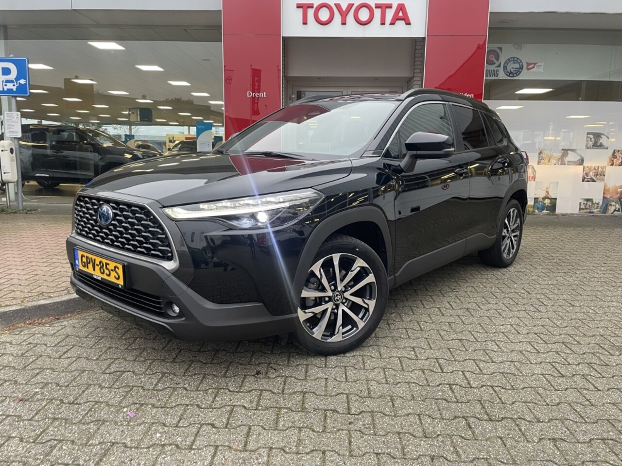 Toyota Corolla Cross - 2.0 Hybrid 200 Style | Vol Leder | Sensoren v/a | Blind Spot | A - AutoWereld.nl