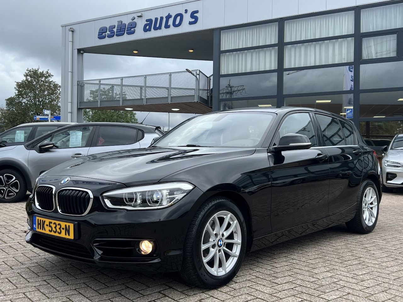 BMW 1-serie - 118d 2.0 Automaat Sport Line LCI Navigatie Prof Sportstoelen  DAB Harman Kardon Audio Stoe - AutoWereld.nl