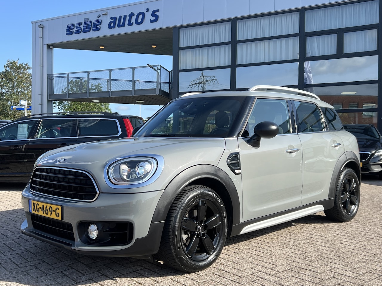 MINI Countryman - Mini 1.5 Automaat Business Plus Navigatie Led Koplampen Carplay Donkere hemel Lichtmetalen - AutoWereld.nl