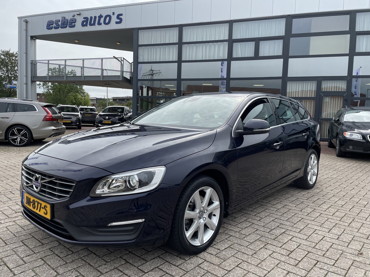 Volvo V60 - 2.0 T4 190 pk Nordic+ Trekhaak Navigatie Xenon Clima + Cruise Control Standkachel Stoelver - AutoWereld.nl