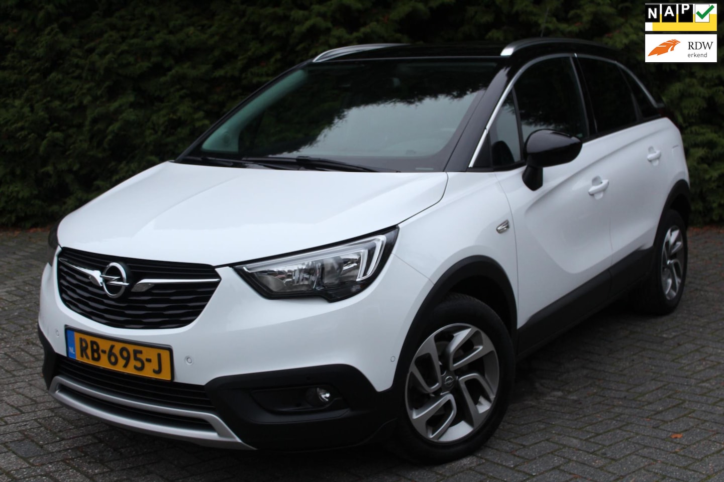 Opel Crossland X - 1.2 Turbo Innovation 110PK | Climate Control | PANO| LMV | PDC V+A | NAVI | DAB+ | Keyless - AutoWereld.nl