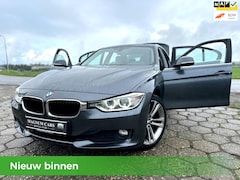 BMW 3-serie - 320i NAP 5D High Executive Automaat Xenon Navi Scherm