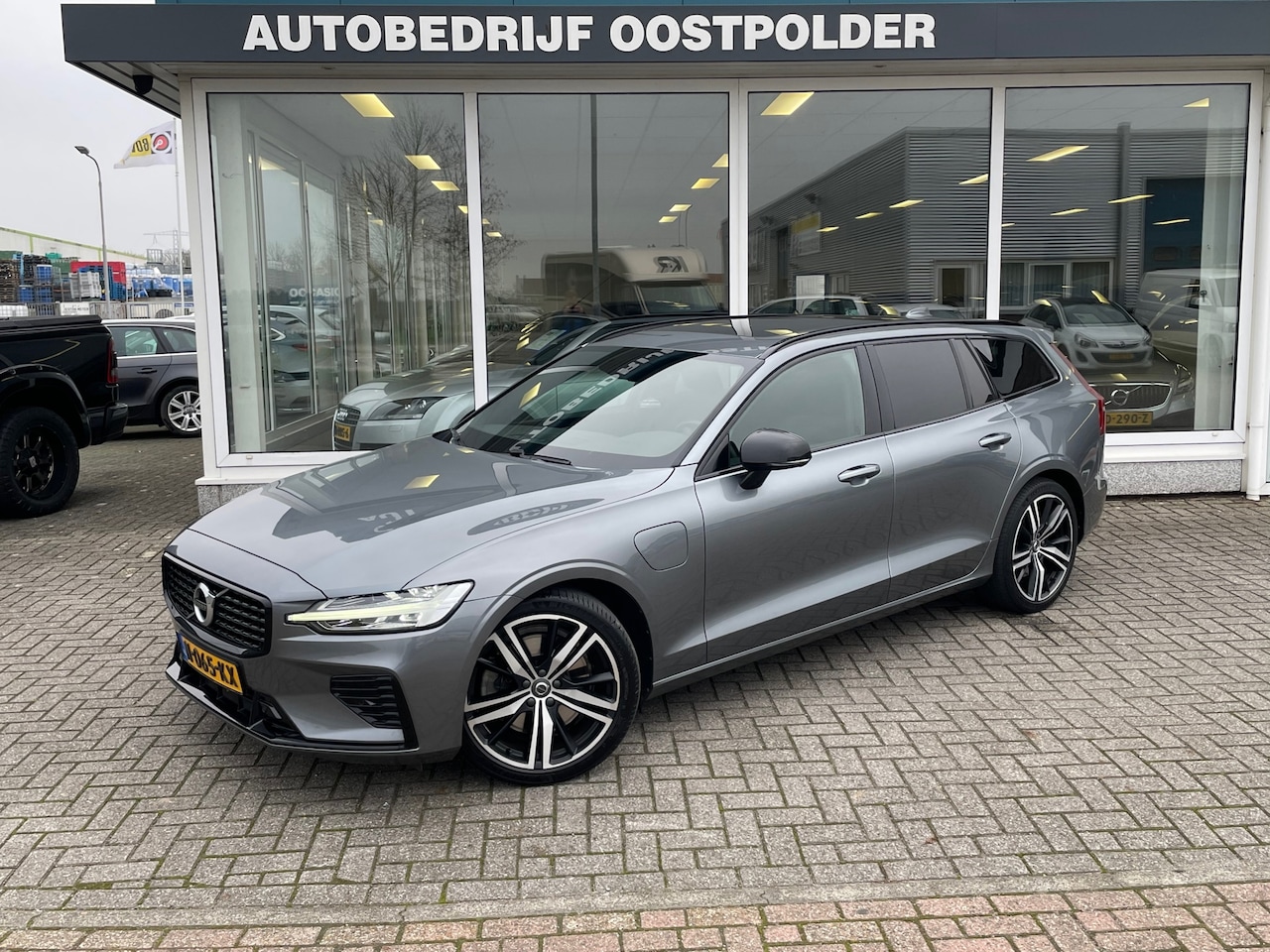 Volvo V60 - 2.0 T6 Recharge AWD R-Design 2.0 T6 Recharge AWD R-Design - AutoWereld.nl