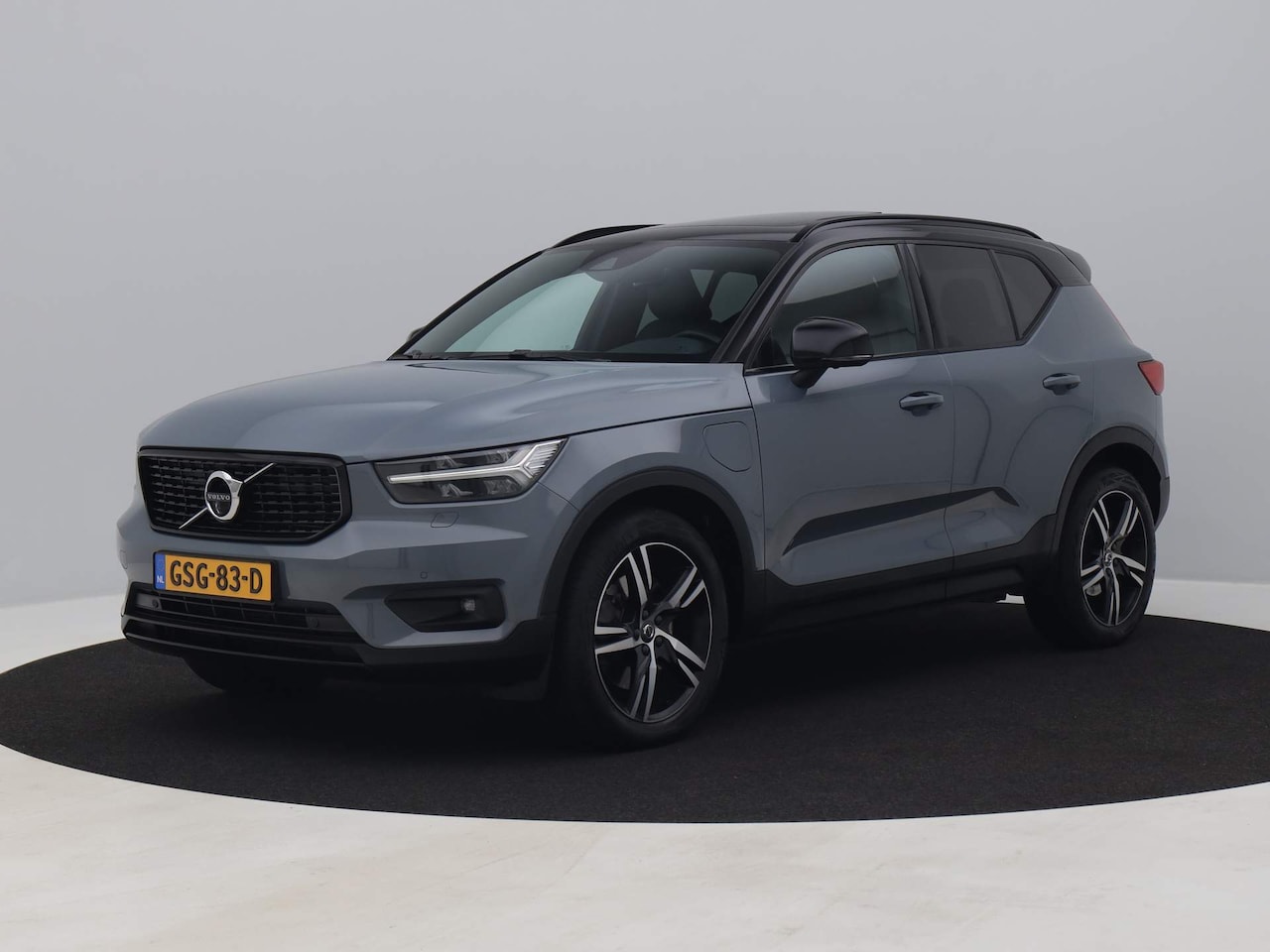 Volvo XC40 - 1.5 T5 Recharge R-Design | PANO | 360° | H&K |  ADAPTIVE | KEYLESS - AutoWereld.nl