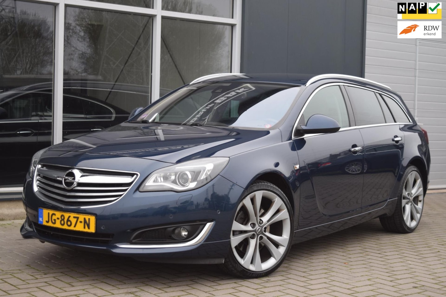 Opel Insignia Sports Tourer - 2.0 T Cosmo 4x4 | Xenon | Navi | PDC | APK 11-2025 ! - AutoWereld.nl