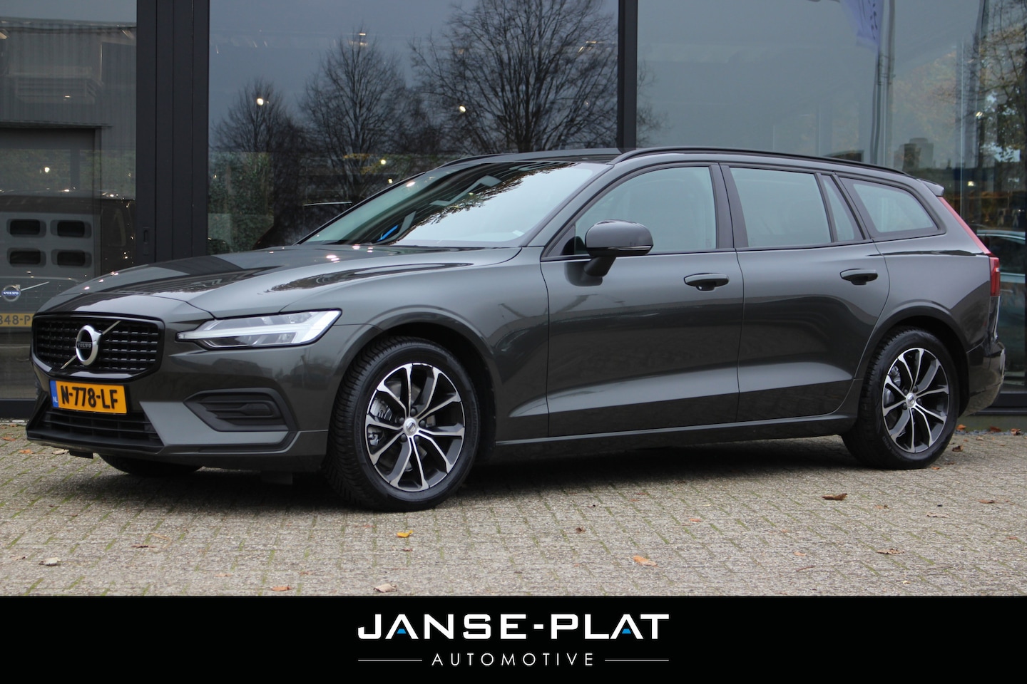 Volvo V60 - 2.0 B3 Momentum Advantage | Wegdr. Trekhaak | Apple Carplay | - AutoWereld.nl