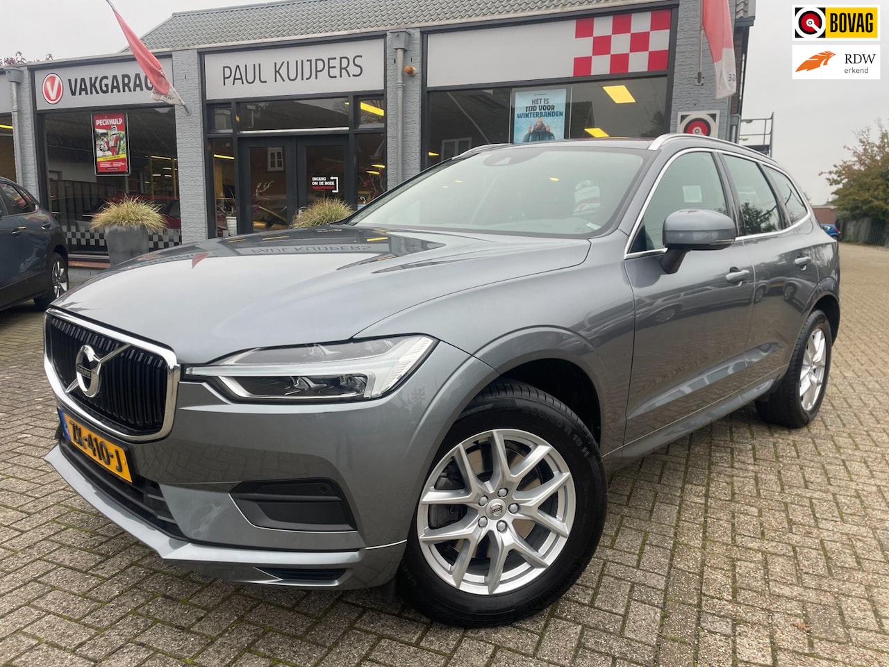 Volvo XC60 - 2.0 T4 Momentum AUTOMAAT *dealeronderhouden + leder + camera + btw verrekenbaar** - AutoWereld.nl