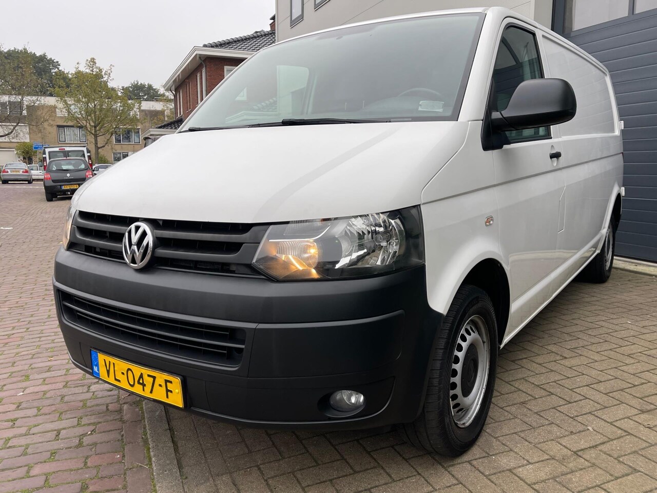 Volkswagen Transporter - 2.0 TDI L2H1/Airco/Navi/Cruise-c/PDC/Trekhaak/Nette Bus/Elek-pakket - AutoWereld.nl