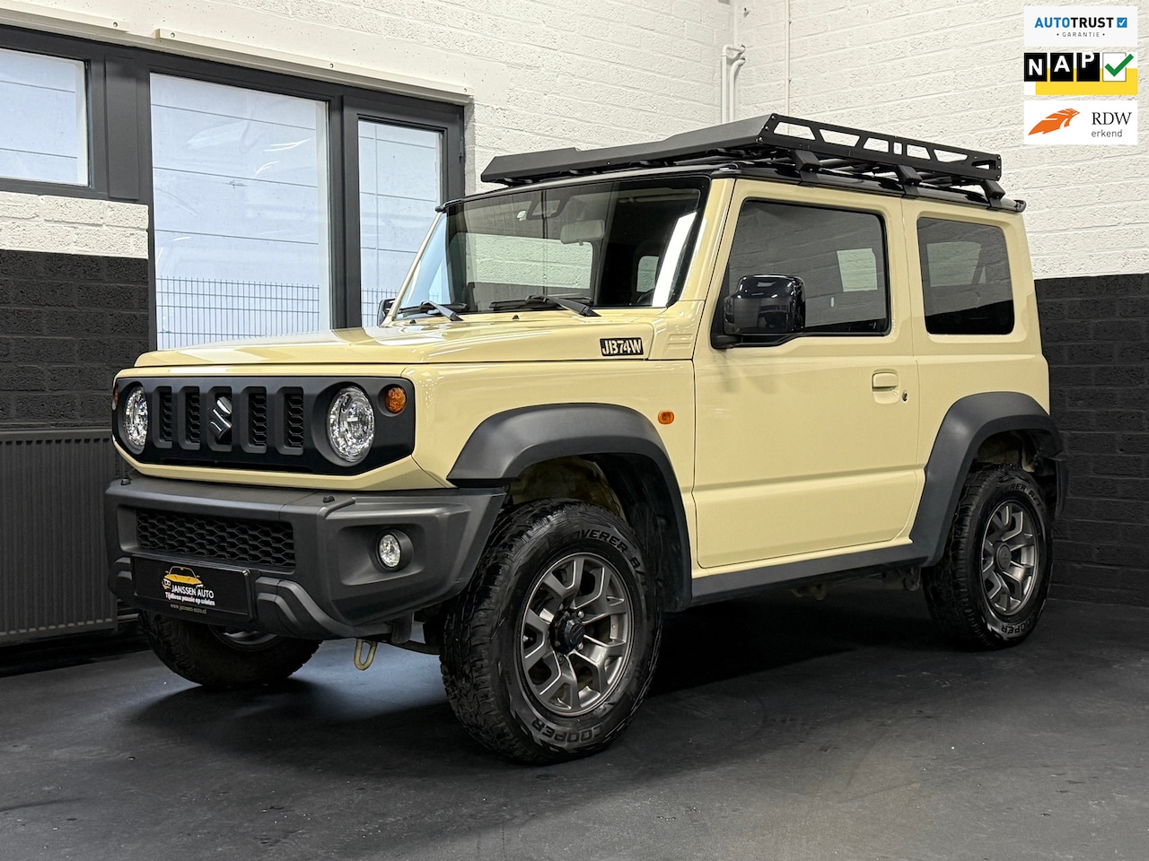 Suzuki Jimny - 1.5 Jurassic Park Edition, 4-persoons, navi, bleuthooth, roofrack, zeldzame uitvoering - AutoWereld.nl