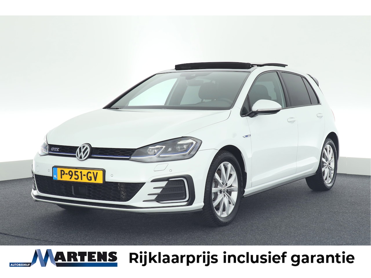 Volkswagen Golf - 1.4 TSI 204pk PHEV GTE Keyless Virtual Cockpit Stoelverwarming Led Panoramadak Navigatie - AutoWereld.nl