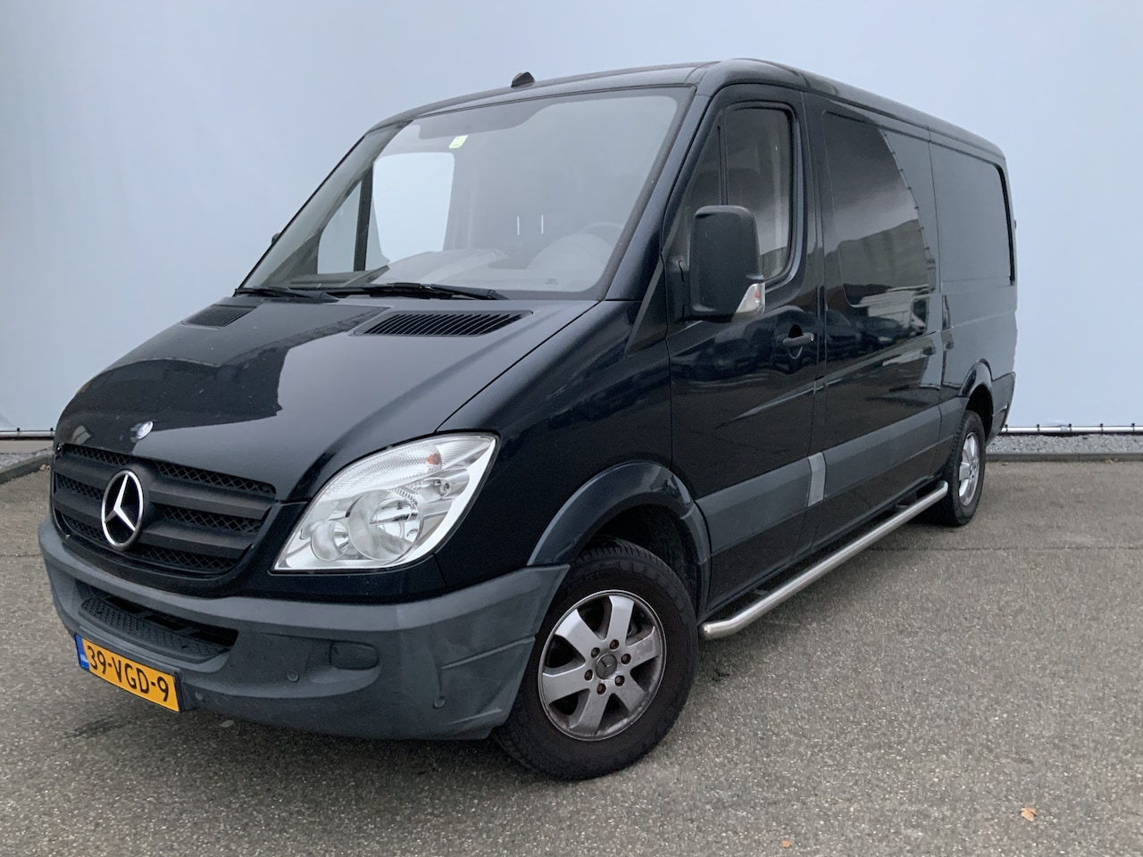 Mercedes-Benz Sprinter - 318 3.0 CDI Automaat Camera Airco Trekhaak 2800 kg 3 Zits Side Bar Alu Velg - AutoWereld.nl