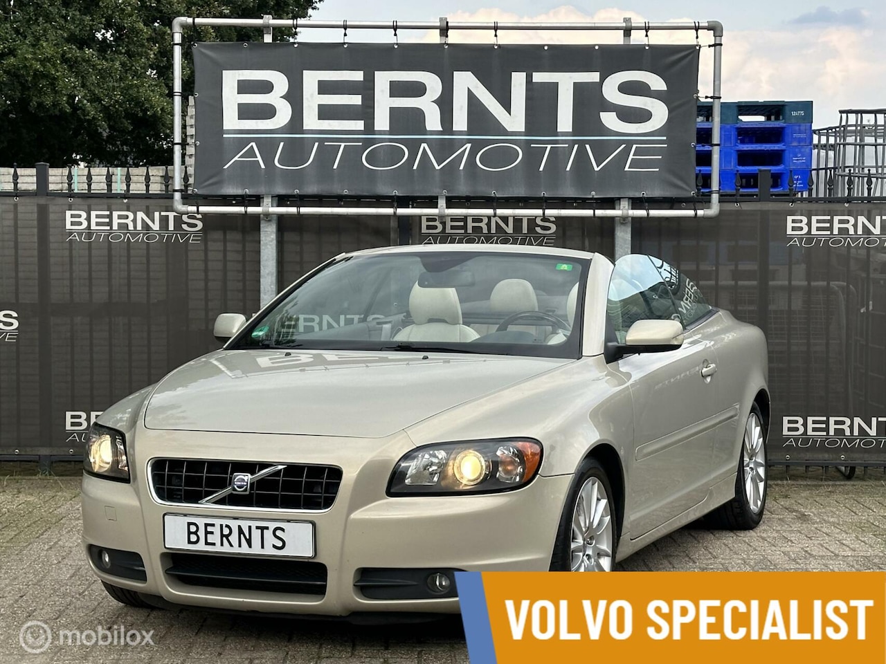 Volvo C70 Convertible - 2.4i Momentum|Trekhaak|Hout inleg - AutoWereld.nl