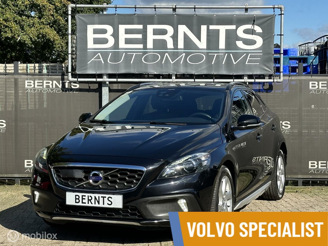 Volvo V40 Cross Country - 2.5 T5 AWD Summum 5 Cilinder|Adaptive Cruise control|BLIS|Navi - AutoWereld.nl