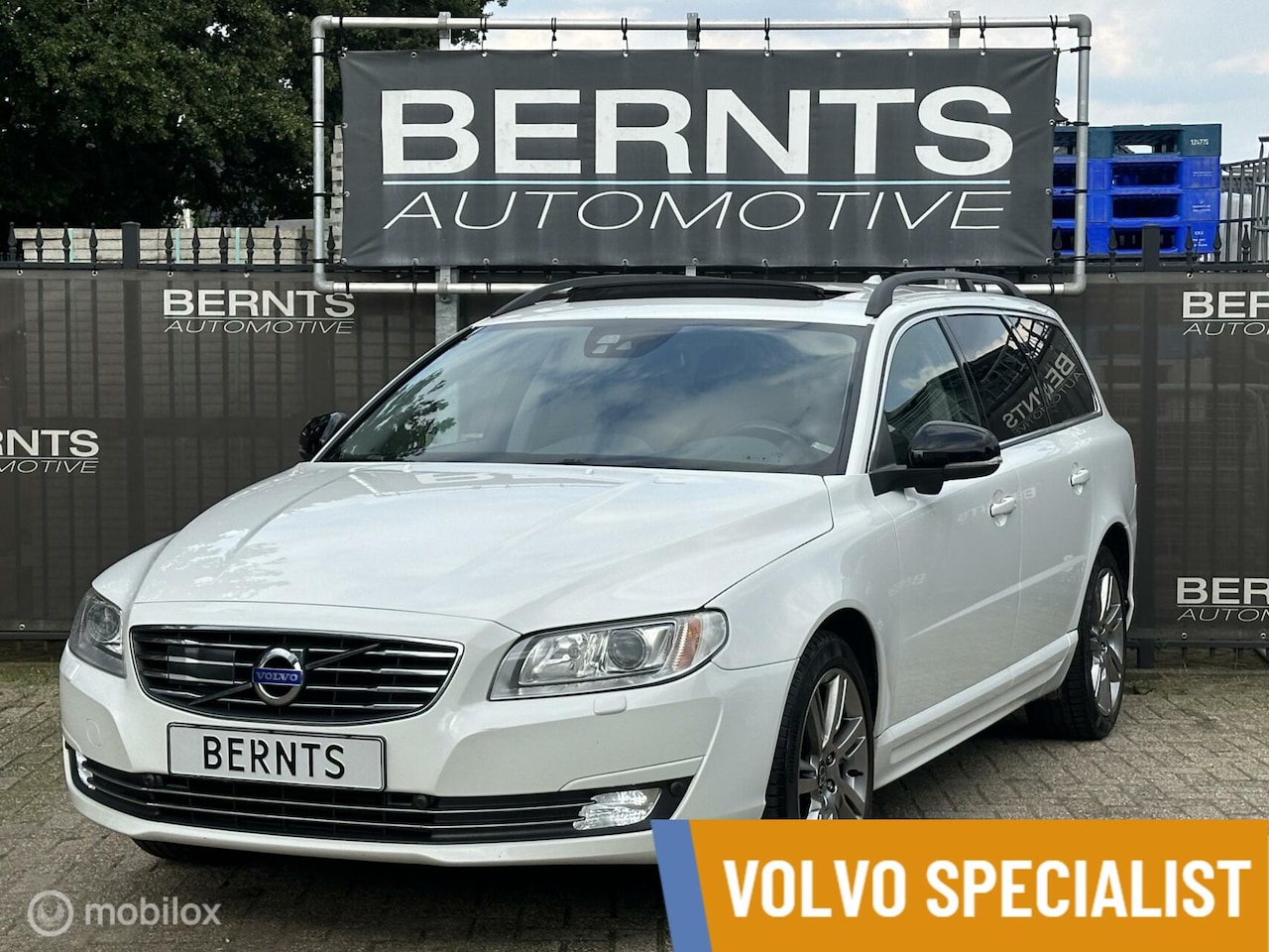 Volvo V70 - T5| 5 Cilinder|Adaptive Cruise control|BLIS|Schuifdak|Volvo On call - AutoWereld.nl