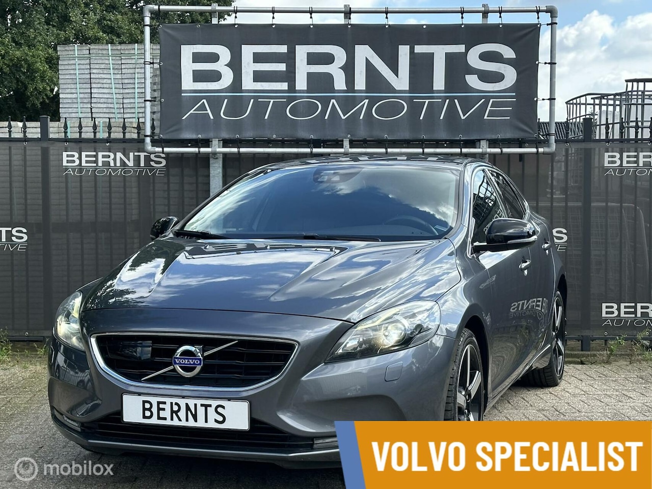 Volvo V40 - 2.5 T5 Summum|Adaptive Cruisecontrol|BLIS|Navigatie|Stoelverwarming - AutoWereld.nl