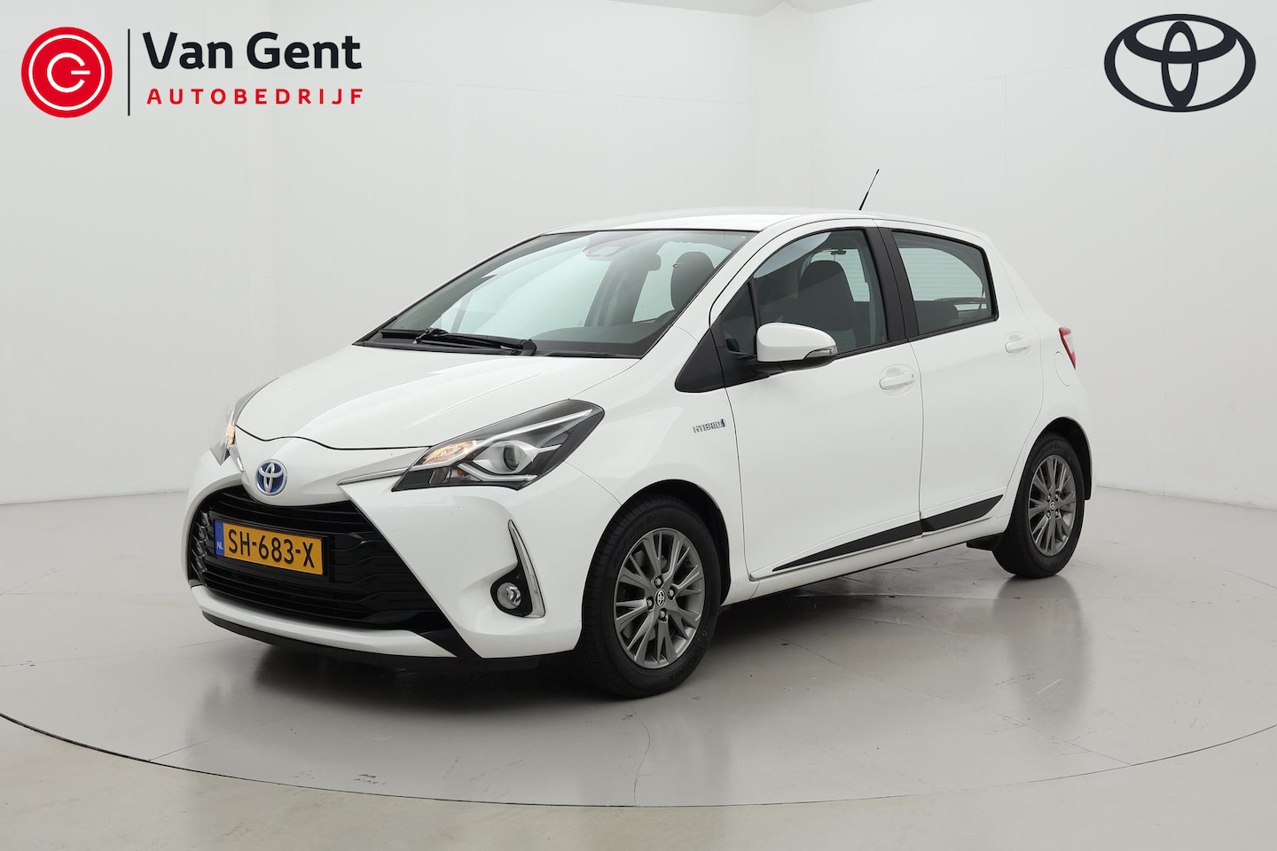 Toyota Yaris - 1.5 Hybrid Executive Navigatie Automaat - AutoWereld.nl