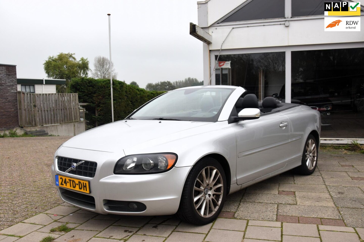 Volvo C70 Convertible - 2.4i Momentum 2.4i Momentum - AutoWereld.nl