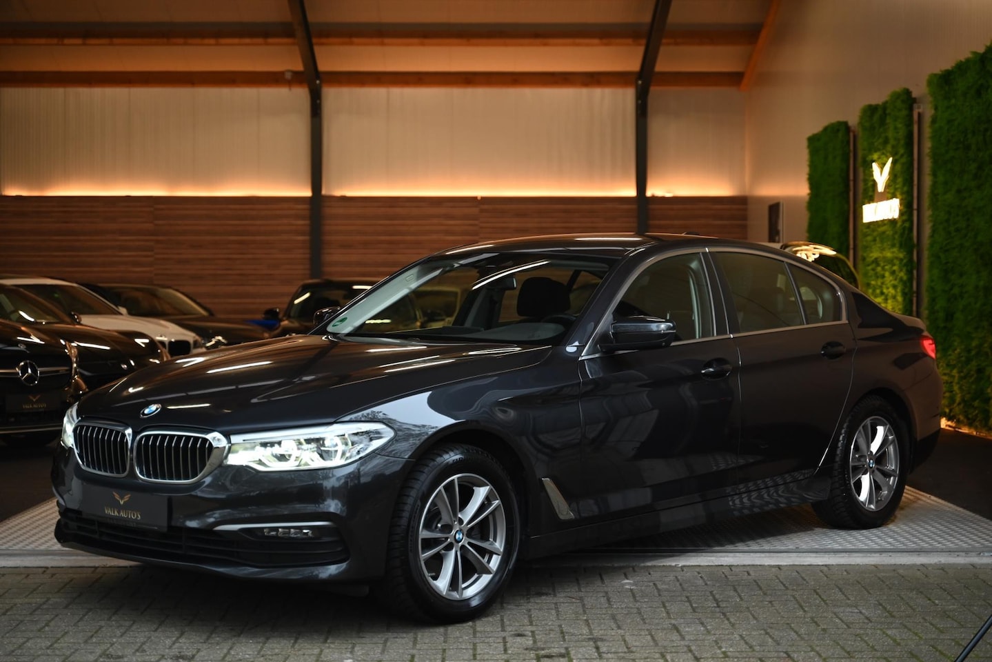 BMW 5-serie - 520i High Executive - 360 Graden Camera - Leren Comfortstoelen - LED-Koplampen - Stoelverw - AutoWereld.nl