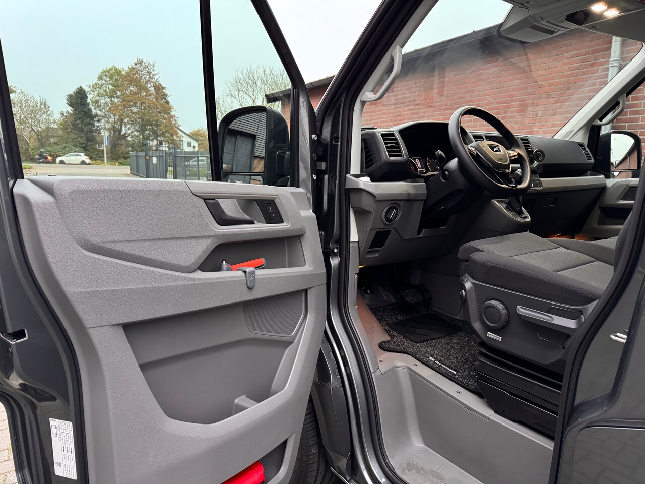 MAN TGE - 35 2.0 Standaard Hoog 140PK AUTOMAAT COMMANDER LION ECC/ACC/LED/STANDKACHEL/NAV/2 SCHUIFDEURENVOLL