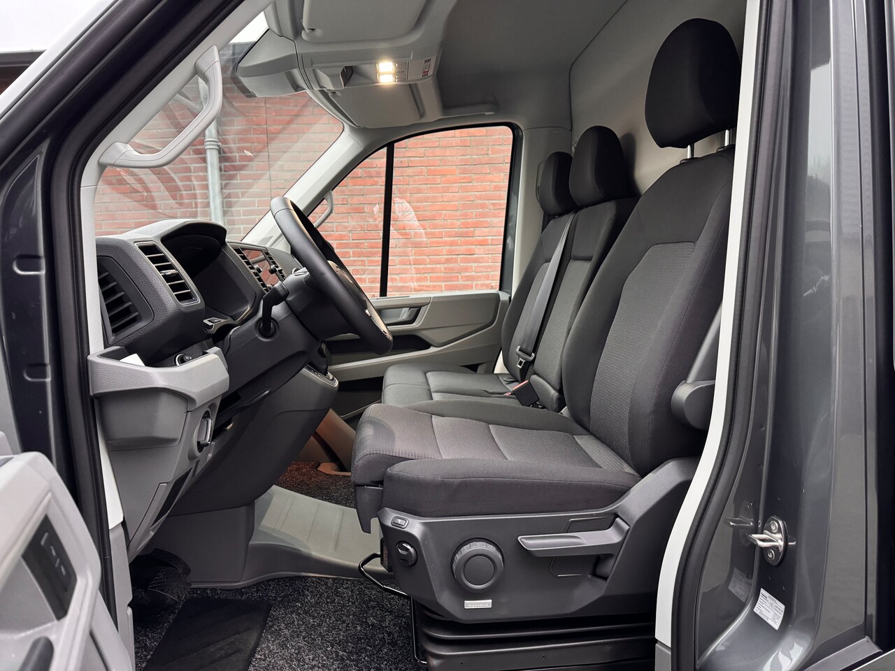 MAN TGE - 35 2.0 Standaard Hoog 140PK AUTOMAAT COMMANDER LION ECC/ACC/LED/STANDKACHEL/NAV/2 SCHUIFDEURENVOLL