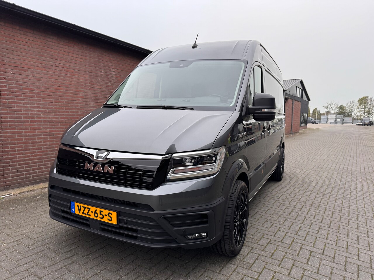 MAN TGE - 35 2.0 Standaard Hoog 140PK AUTOMAAT COMMANDER LION ECC/ACC/LED/STANDKACHEL/NAV/2 SCHUIFDEURENVOLL