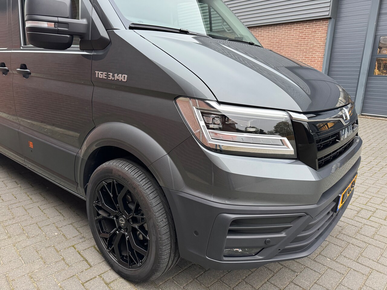 MAN TGE - 35 2.0 Standaard Hoog 140PK AUTOMAAT COMMANDER LION ECC/ACC/LED/STANDKACHEL/NAV/2 SCHUIFDEURENVOLL