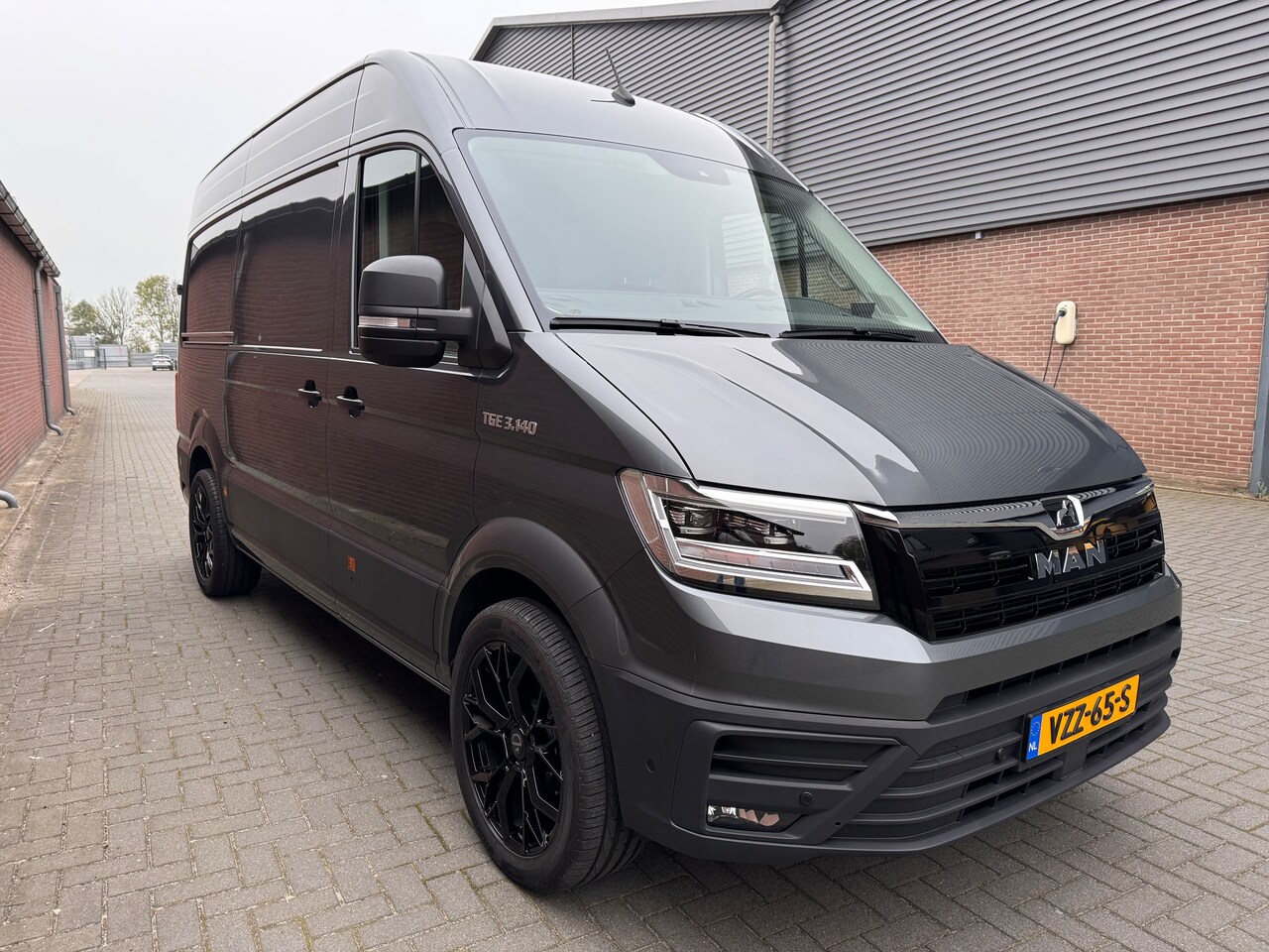 MAN TGE - 35 2.0 Standaard Hoog 140PK AUTOMAAT COMMANDER LION ECC/ACC/LED/STANDKACHEL/NAV/2 SCHUIFDEURENVOLL