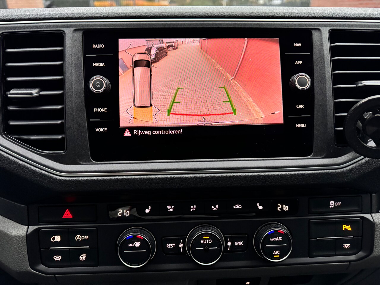 MAN TGE - 35 2.0 Standaard Hoog 140PK AUTOMAAT COMMANDER LION ECC/ACC/LED/STANDKACHEL/NAV/2 SCHUIFDEURENVOLL