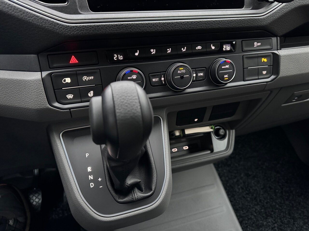 MAN TGE - 35 2.0 Standaard Hoog 140PK AUTOMAAT COMMANDER LION ECC/ACC/LED/STANDKACHEL/NAV/2 SCHUIFDEURENVOLL