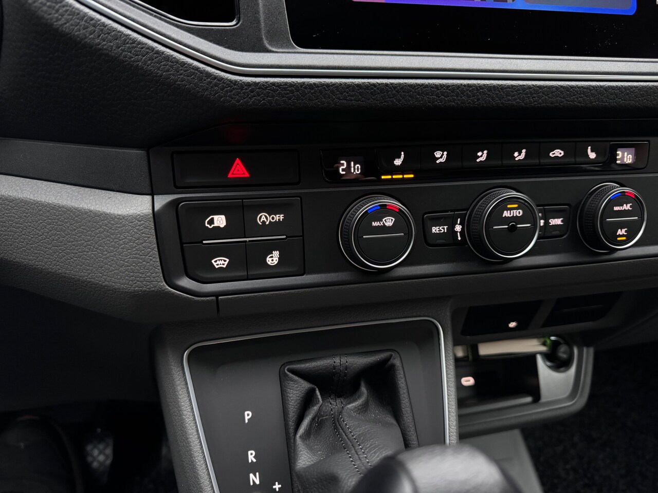 MAN TGE - 35 2.0 Standaard Hoog 140PK AUTOMAAT COMMANDER LION ECC/ACC/LED/STANDKACHEL/NAV/2 SCHUIFDEURENVOLL