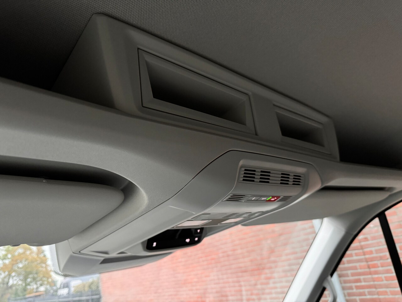 MAN TGE - 35 2.0 Standaard Hoog 140PK AUTOMAAT COMMANDER LION ECC/ACC/LED/STANDKACHEL/NAV/2 SCHUIFDEURENVOLL