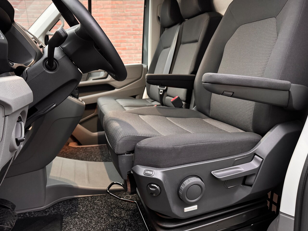 MAN TGE - 35 2.0 Standaard Hoog 140PK AUTOMAAT COMMANDER LION ECC/ACC/LED/STANDKACHEL/NAV/2 SCHUIFDEURENVOLL