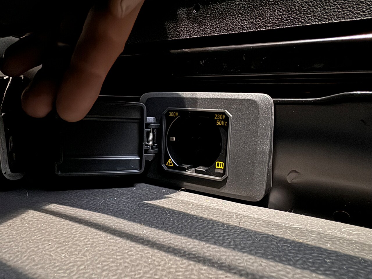 MAN TGE - 35 2.0 Standaard Hoog 140PK AUTOMAAT COMMANDER LION ECC/ACC/LED/STANDKACHEL/NAV/2 SCHUIFDEURENVOLL