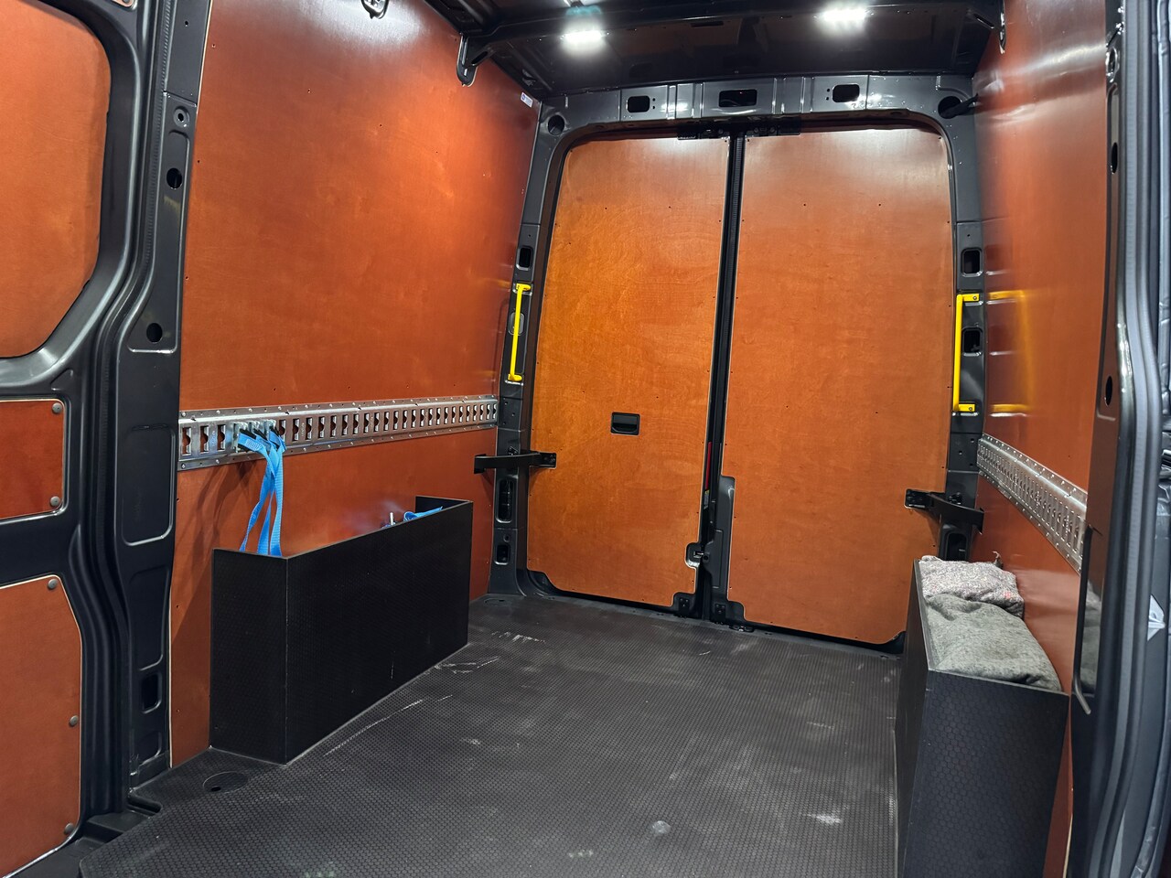 MAN TGE - 35 2.0 Standaard Hoog 140PK AUTOMAAT COMMANDER LION ECC/ACC/LED/STANDKACHEL/NAV/2 SCHUIFDEURENVOLL