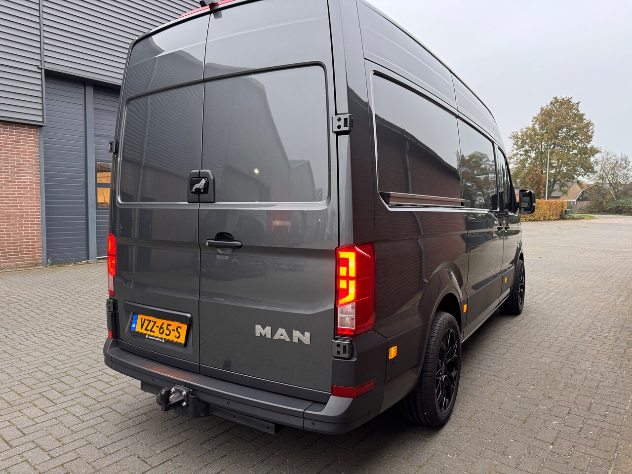 MAN TGE - 35 2.0 Standaard Hoog 140PK AUTOMAAT COMMANDER LION ECC/ACC/LED/STANDKACHEL/NAV/2 SCHUIFDEURENVOLL