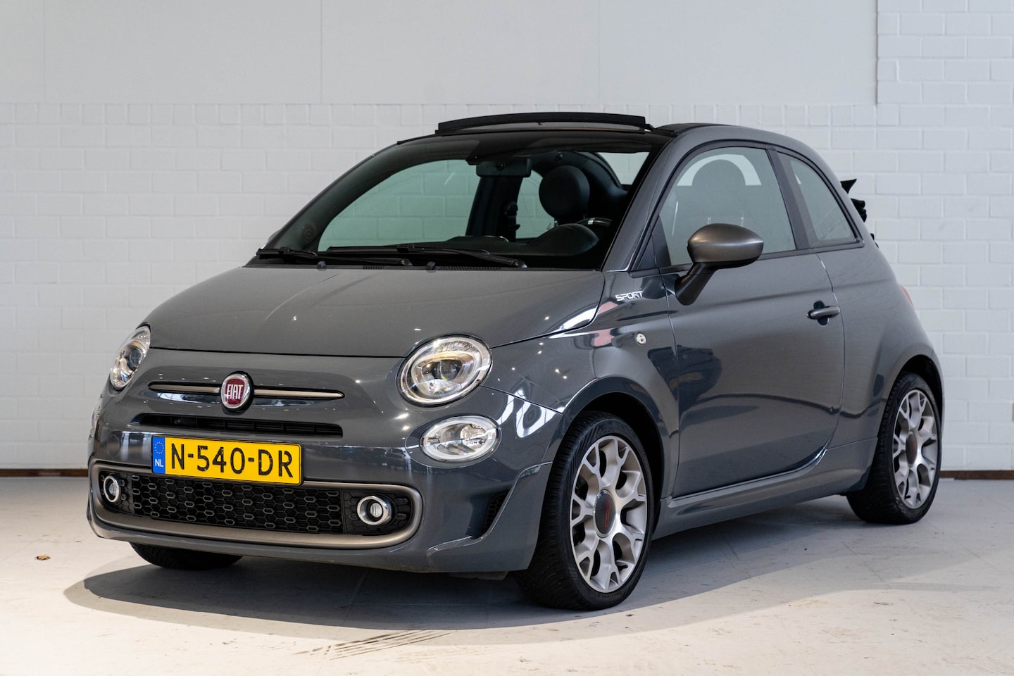 Fiat 500 C - 1.0 Hybrid Sport | Climate Controle | Apple Carplay & Android Auto | Parkeersensoren | - AutoWereld.nl