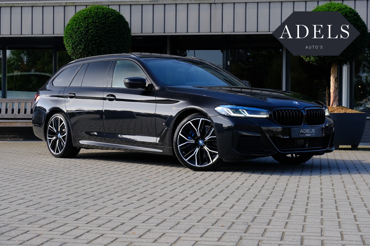 BMW 5-serie Touring - 530e High Executive M Sport Panodak Laserled HUD Harman Kardon Stoelkoeling Fabrieksgarant - AutoWereld.nl