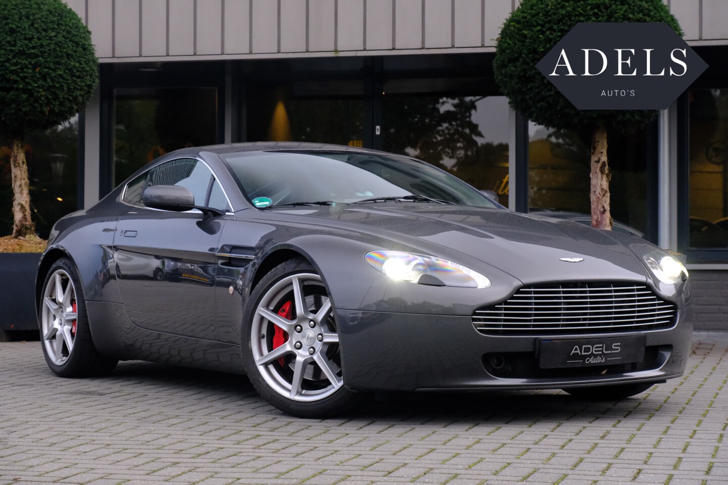 Aston Martin V8 Vantage - 4.3 V8 Sportshift Meteorite Silver - AutoWereld.nl